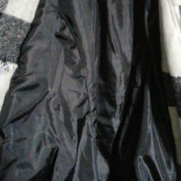 Black and white peacoat - Picture 8 of 8